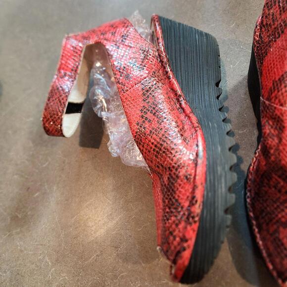EUC Red Snakeskin wedge Fly London Unique sandals lightly worn 41 10 - Picture 6 of 8